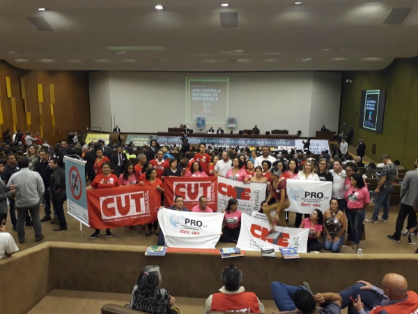 CNTE se articula com parlamentares para frear a reforma da Previdência 1