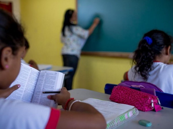 Salário de professor do ensino médio brasileiro é o pior do mundo, segundo OCDE 1